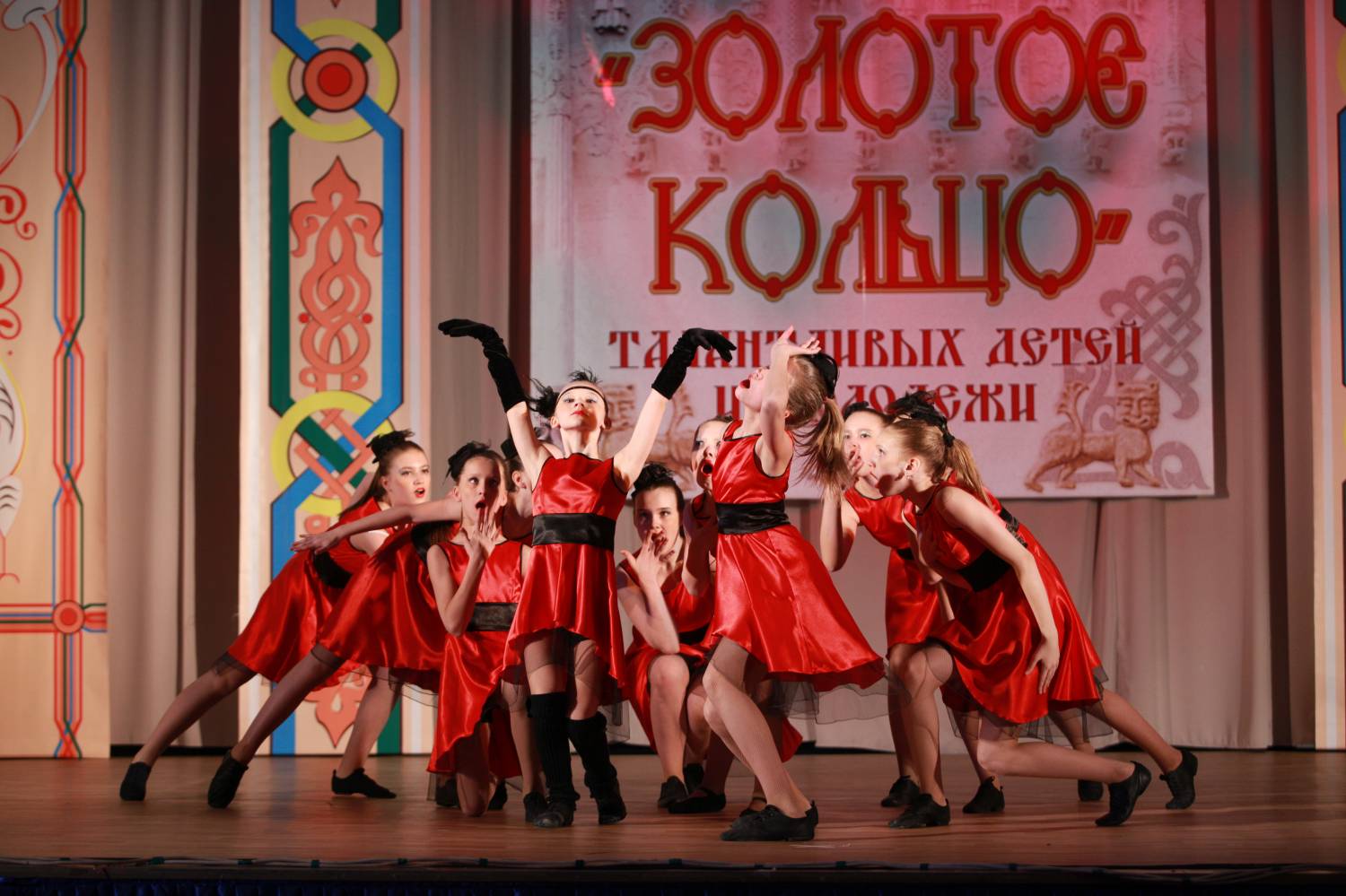 Школьный коллектив современного танца "ФРЕШ"
