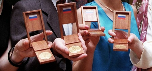 Госдума вернула медали для школьников